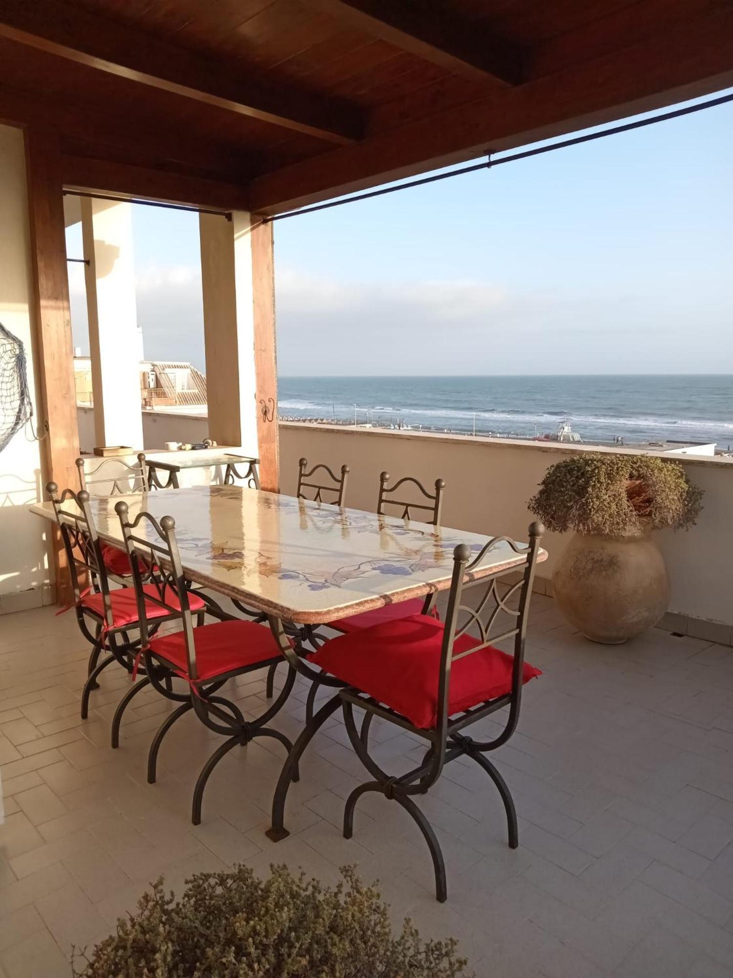 Ostia Attico Fronte Mare Apartment ภายนอก รูปภาพ